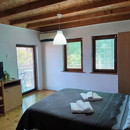 Risto'S Guest House Elshani Exterior photo