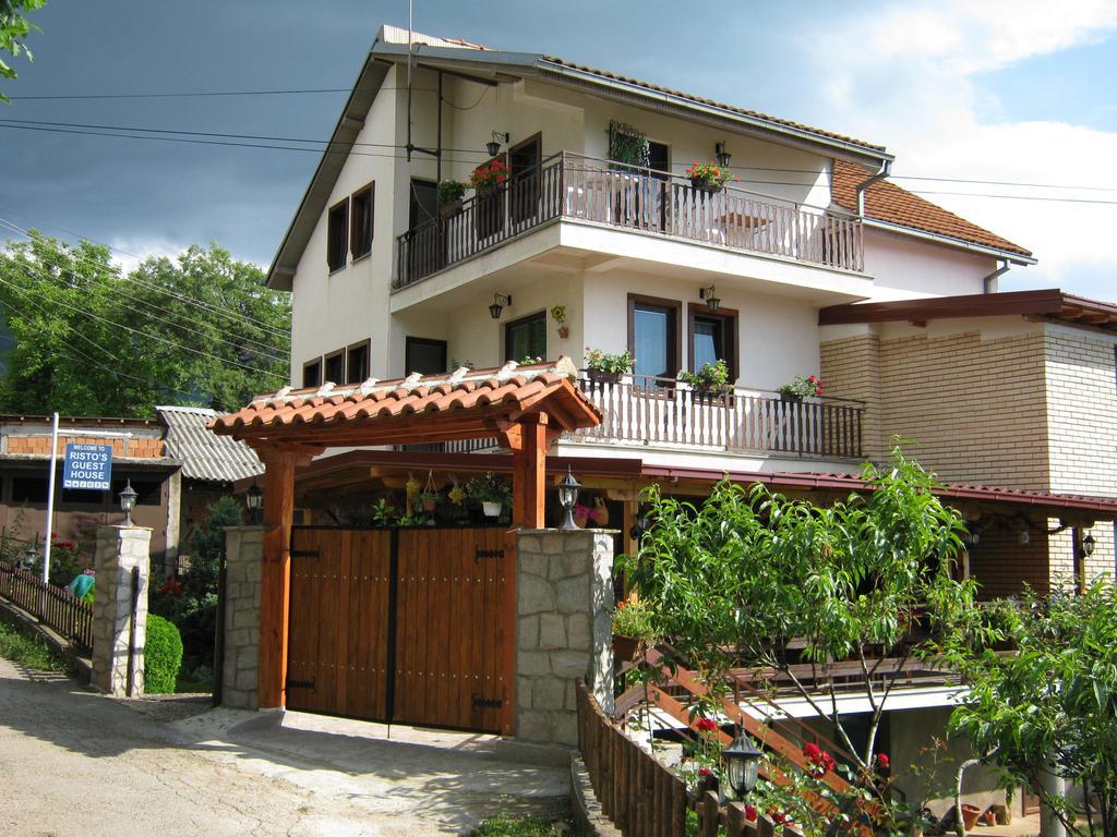 Risto'S Guest House Elshani Exterior photo