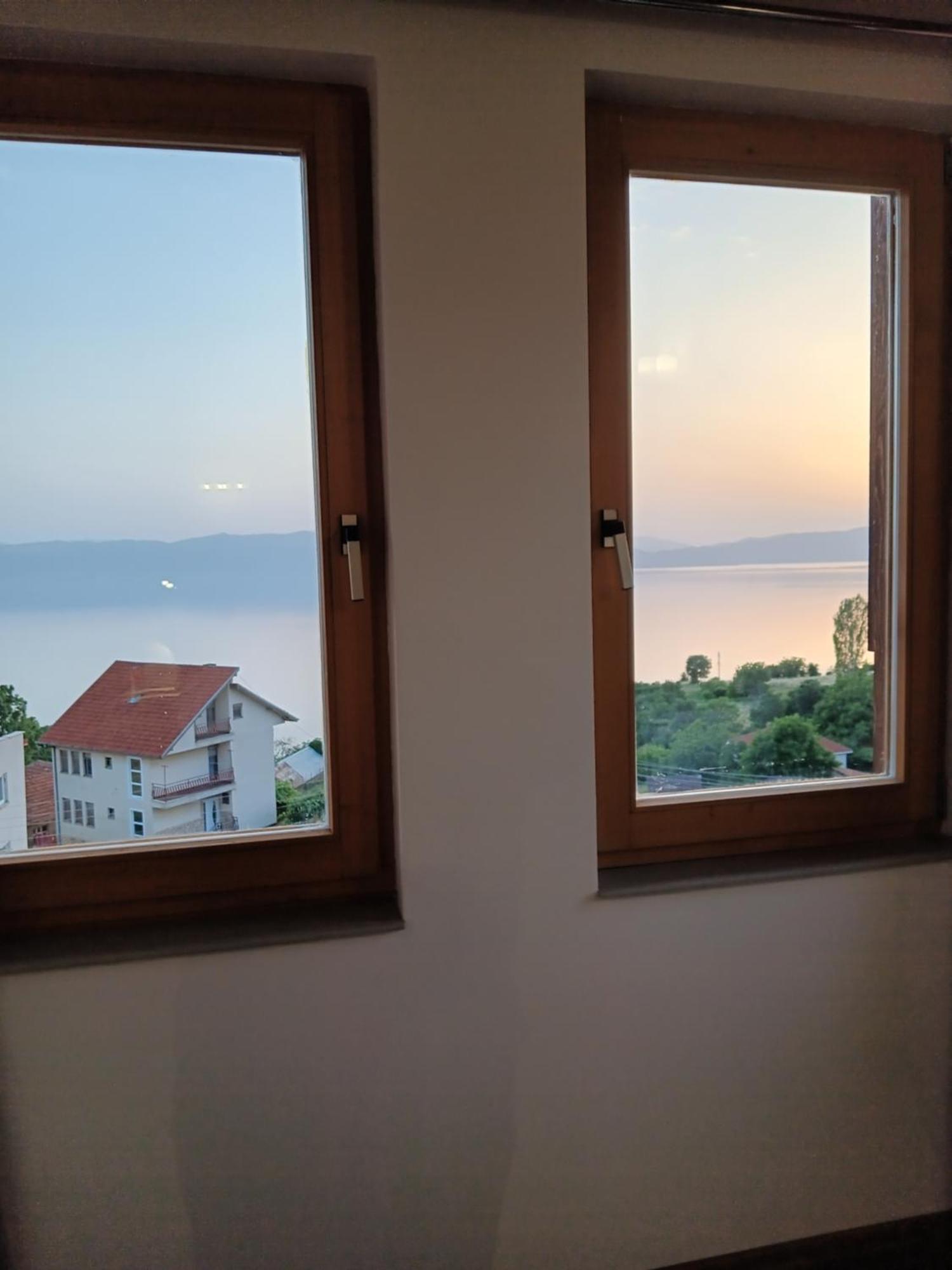 Risto'S Guest House Elshani Exterior photo