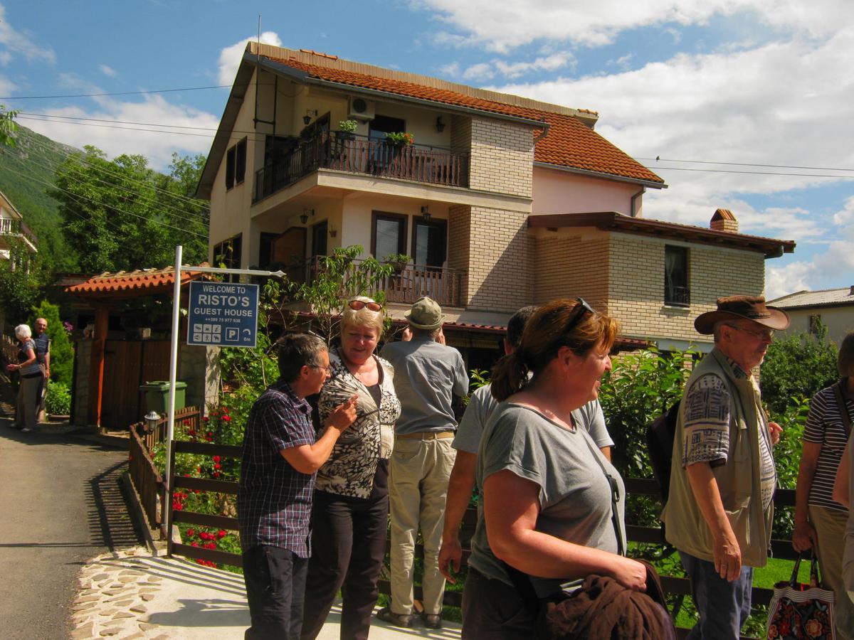 Risto'S Guest House Elshani Exterior photo